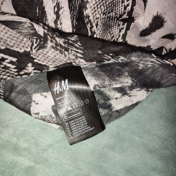 H & M Extra Large Scarf Pareo - Picture 3 of 11